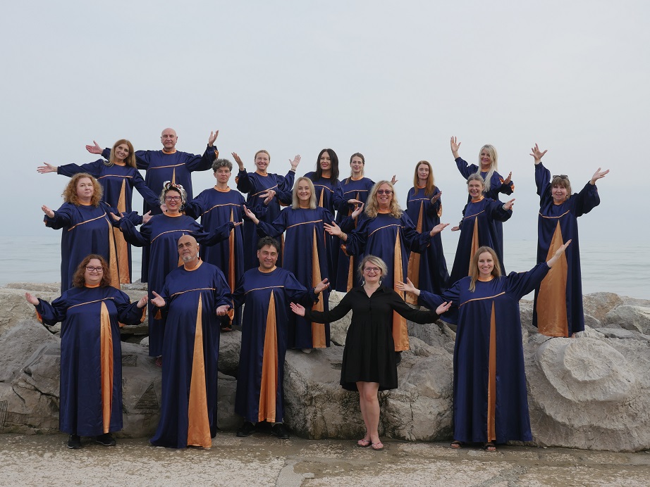 Grace Gospel Choir – Bo z Kolędą Radośniej