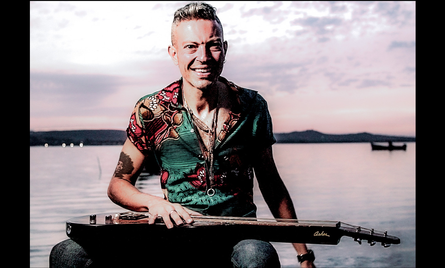 Andrea De Luca „Lap steel guitar” (IT/PL)