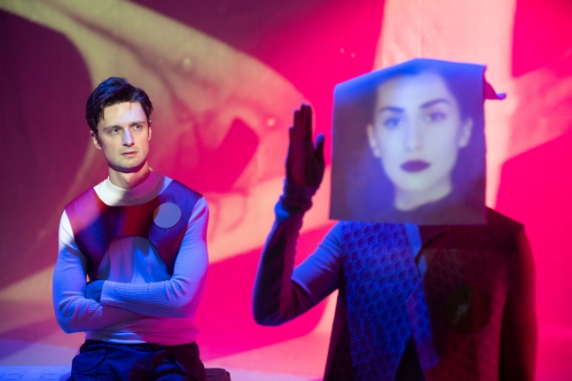 Po(*)łączność 2201: Odyseja społeczno-polityczna