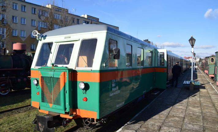 Przejazd WAGONAMI MOTOROWYMI (odjazd o 10:30) - zdjęcie