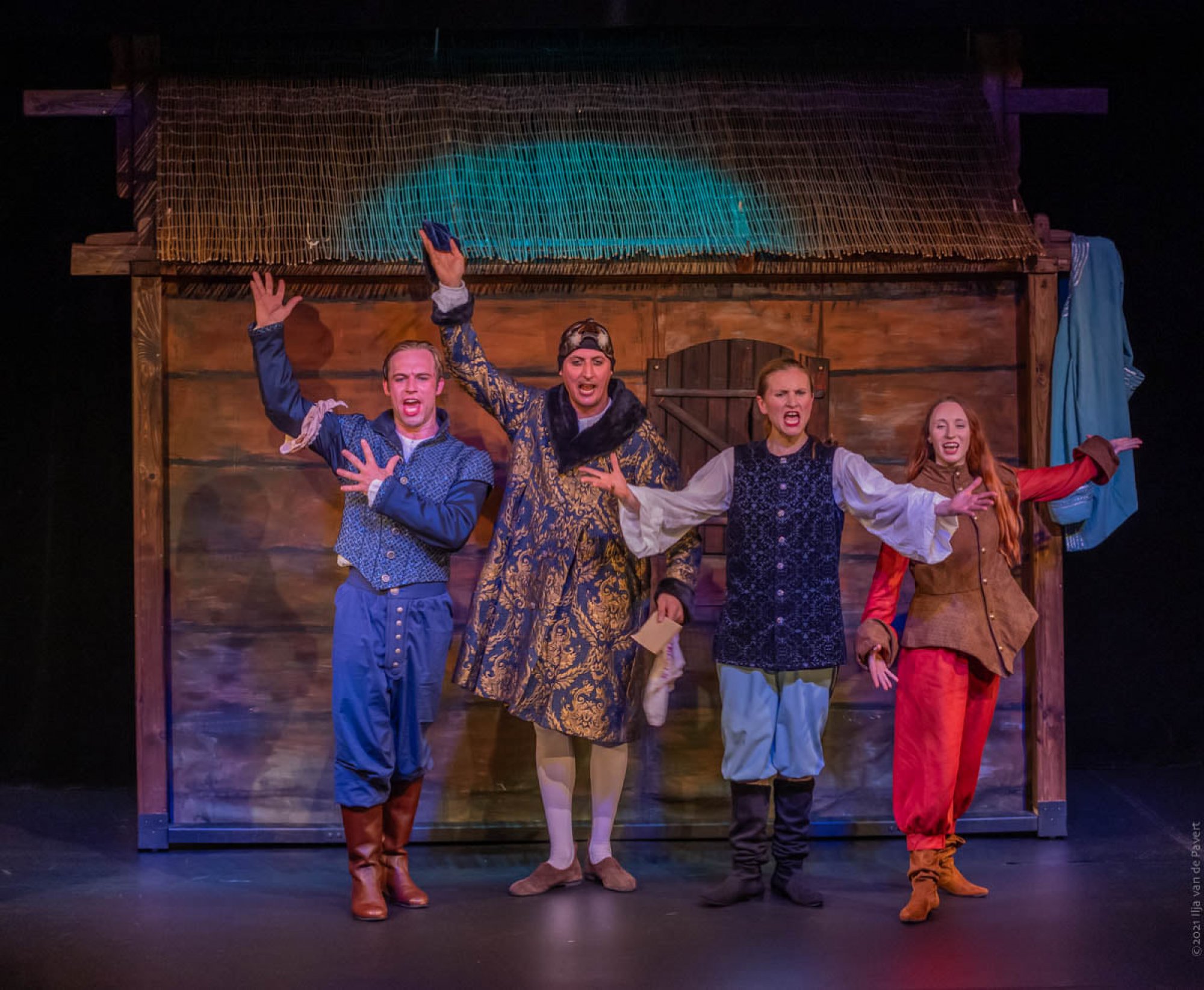 Białogłowy w pludrach